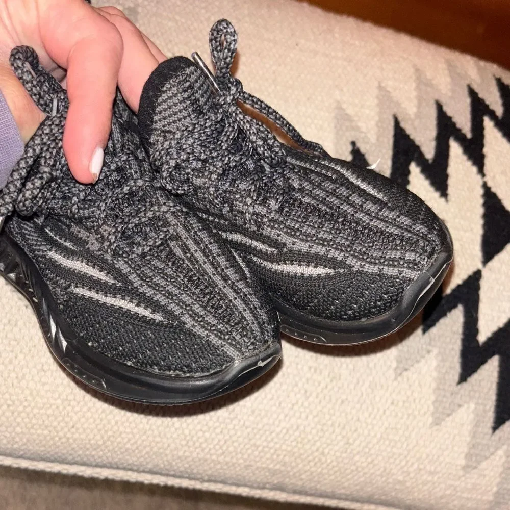 “ Yeezy” LIKE Black and Gray Knit baby Sneakers